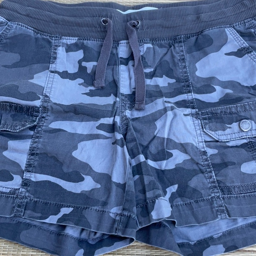 Sonoma Goods For Life Gray Camouflage Women's Shorts Size 4 - Picture 2 of 11